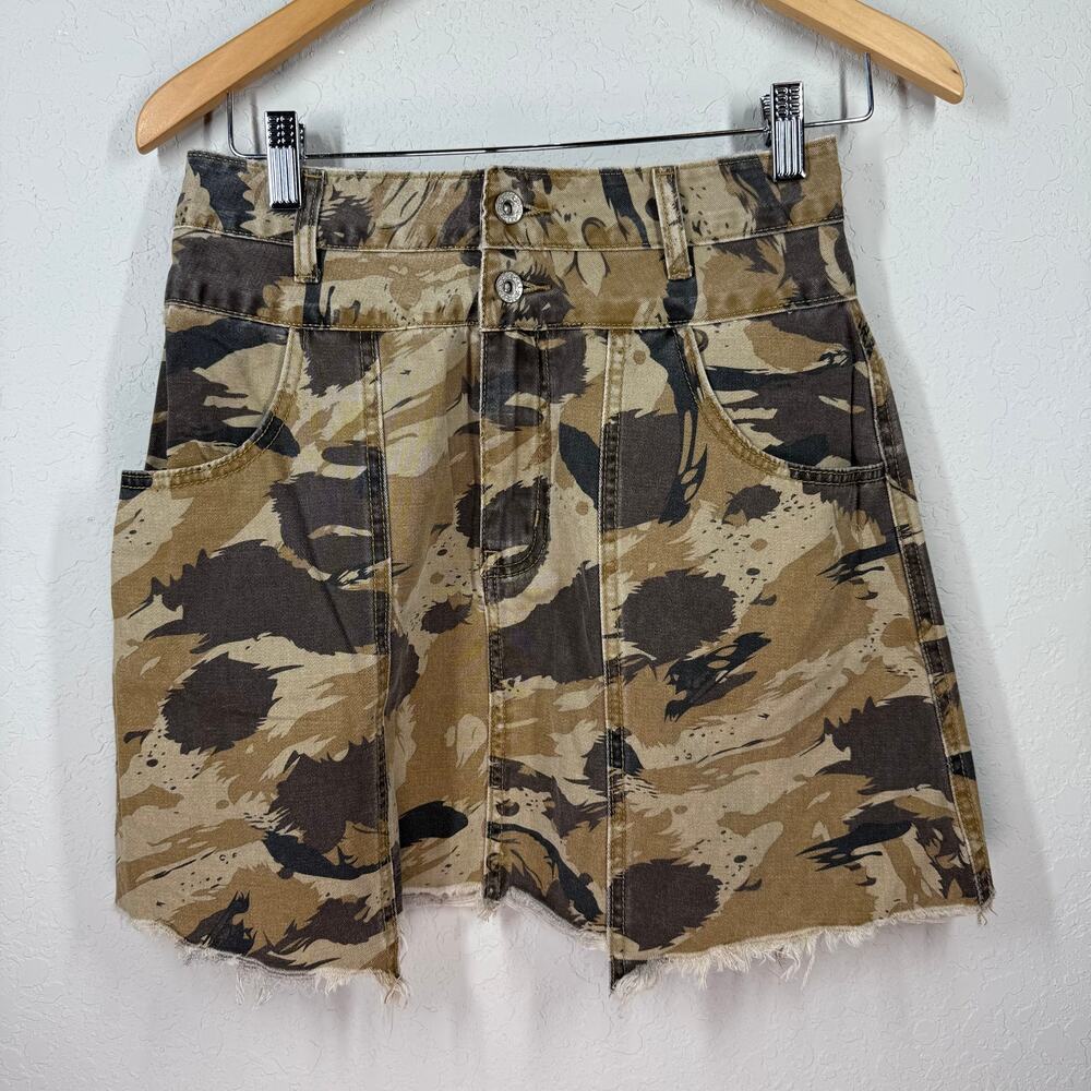 Women's Pol Camouflage Paneled Raw Hem Mini Skirt‎ Size M NEW